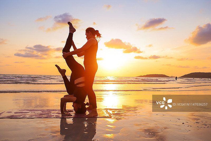 瑜伽和瑜伽老师图片素材