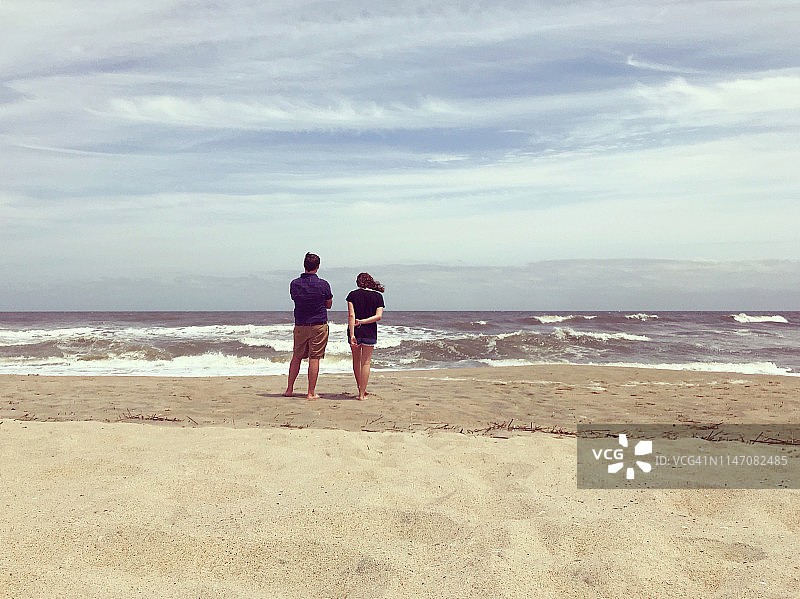 父女观海图片素材