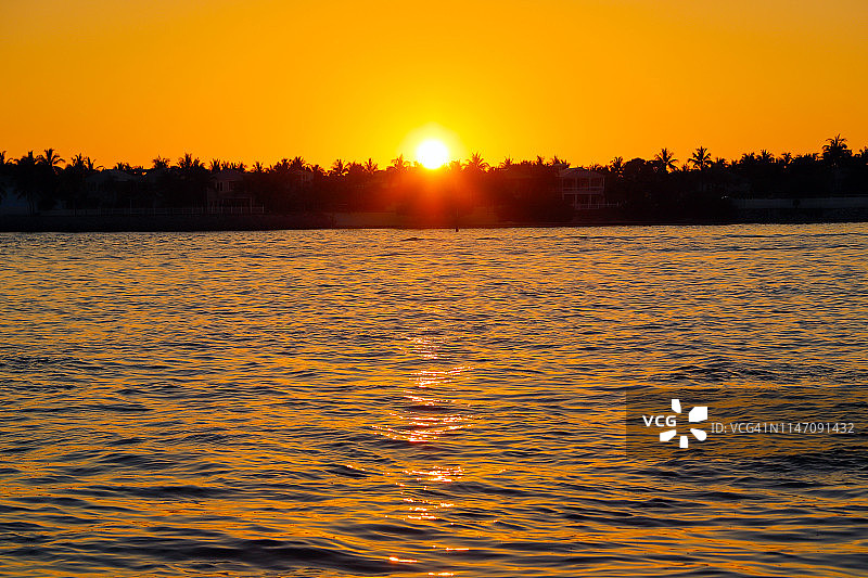 金色的夕阳图片素材