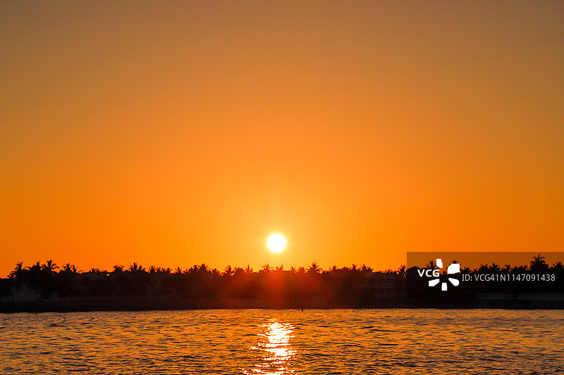 金色的夕阳图片素材