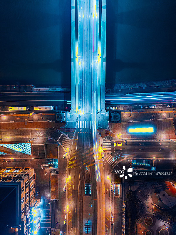 布达佩斯自由桥夜景鸟瞰图图片素材