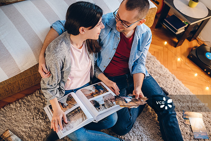 观看婚礼照片图片素材