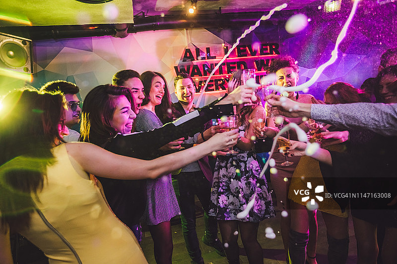 香槟祝酒图片素材