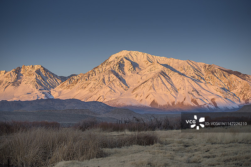 欧文斯山谷的日出美景图片素材