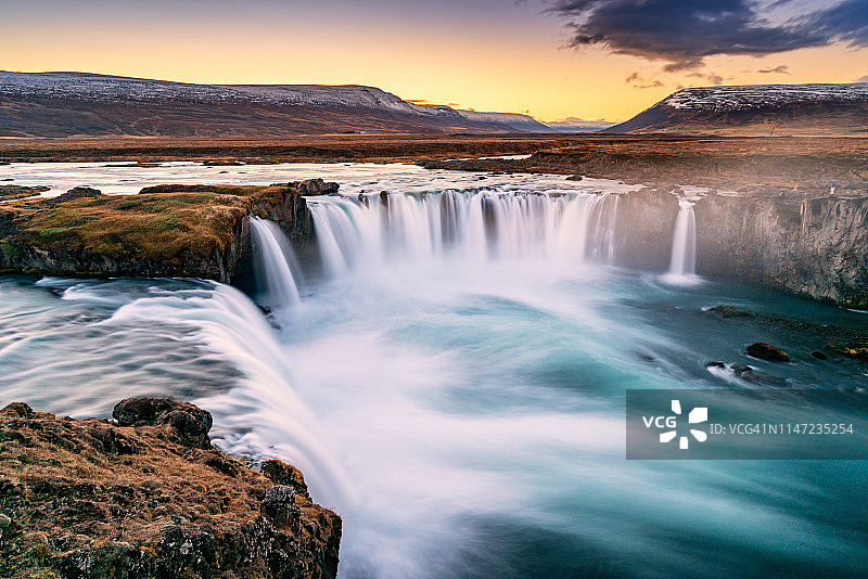 冰岛Godafoss瀑布美丽的日落景观图片素材