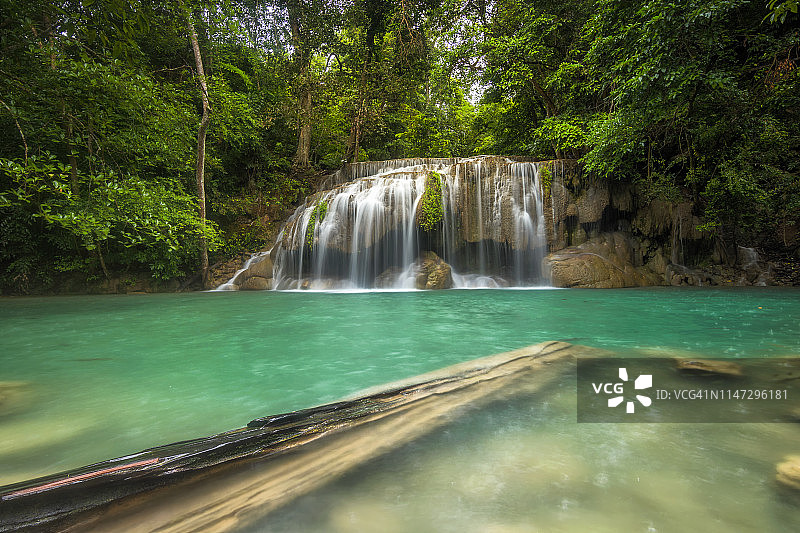 泰国北碧府的爱侣湾国家公园爱侣湾瀑布图片素材