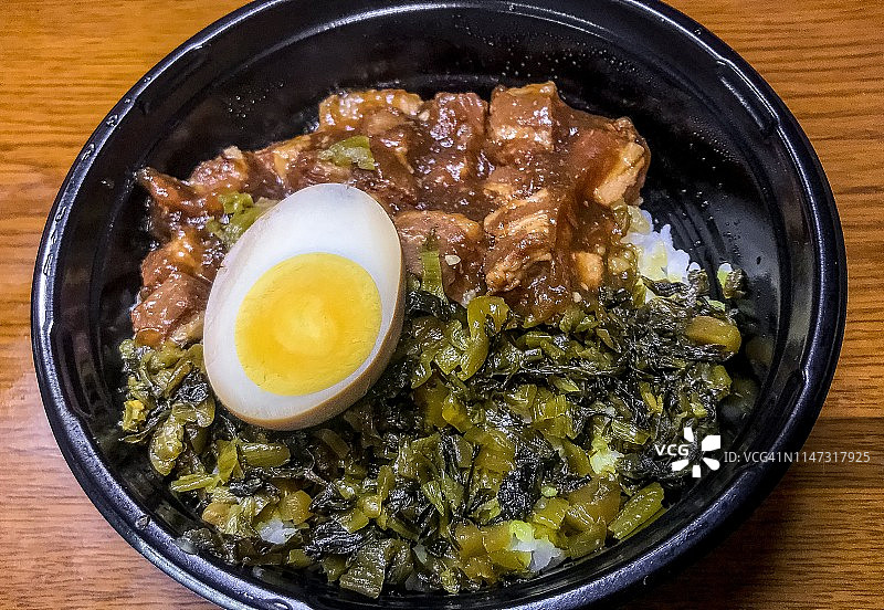 横滨中餐馆的中国台湾卤肉饭便当图片素材