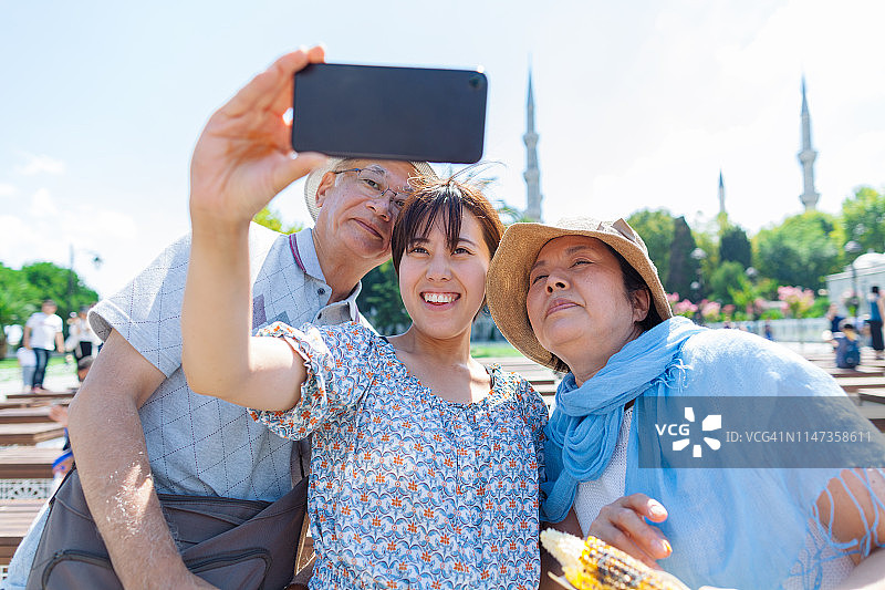 家人度假自拍图片素材