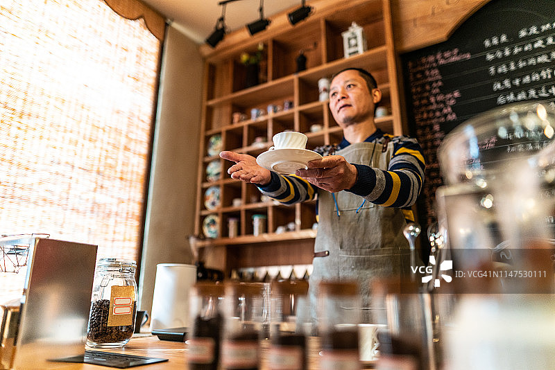 您的咖啡已准备好品尝图片素材