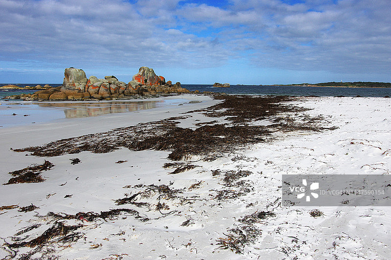 阳光明媚的夏日，威廉山国家公园的白色沙滩图片素材