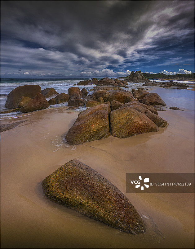 澳大利亚塔斯马尼亚州金岛断臂海滩的崎岖壮丽海岸线图片素材