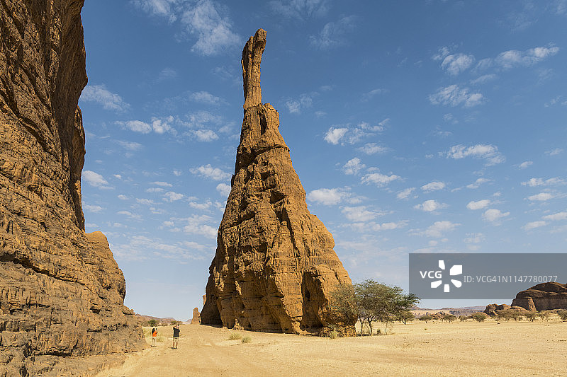 非洲乍得恩内迪高原巨型单石塔图片素材