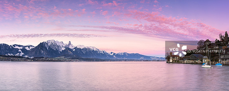 瑞士伯尔尼州图纳湖畔奥伯霍芬全景图片素材