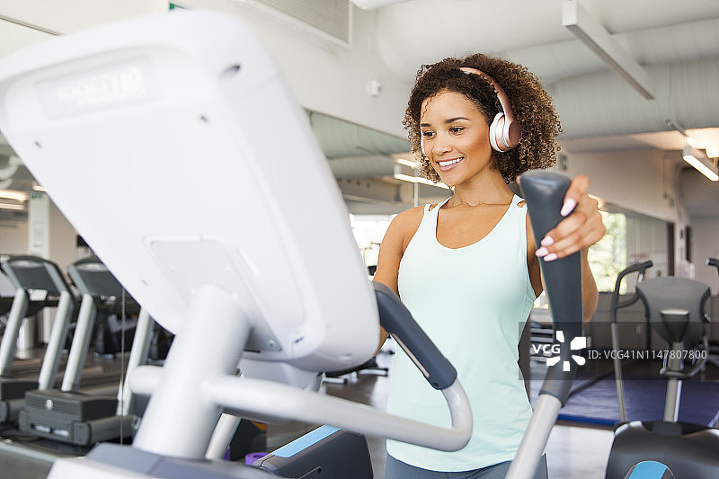 椭圆机有氧运动图片素材