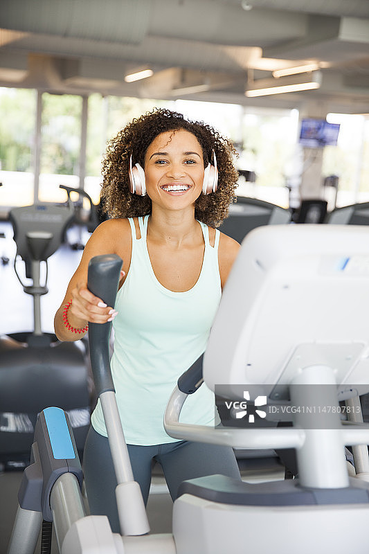 椭圆机有氧运动图片素材