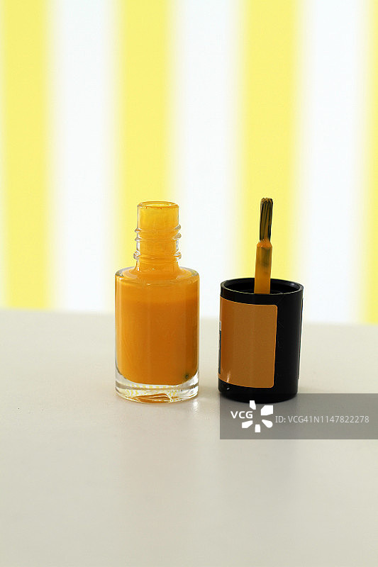 黄色指甲油图片素材