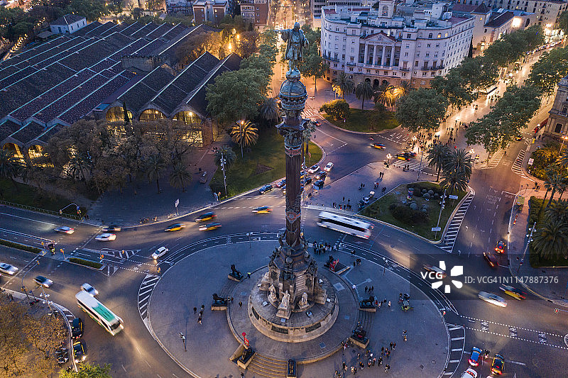 巴塞罗那港口和哥伦布大道夜景图片素材