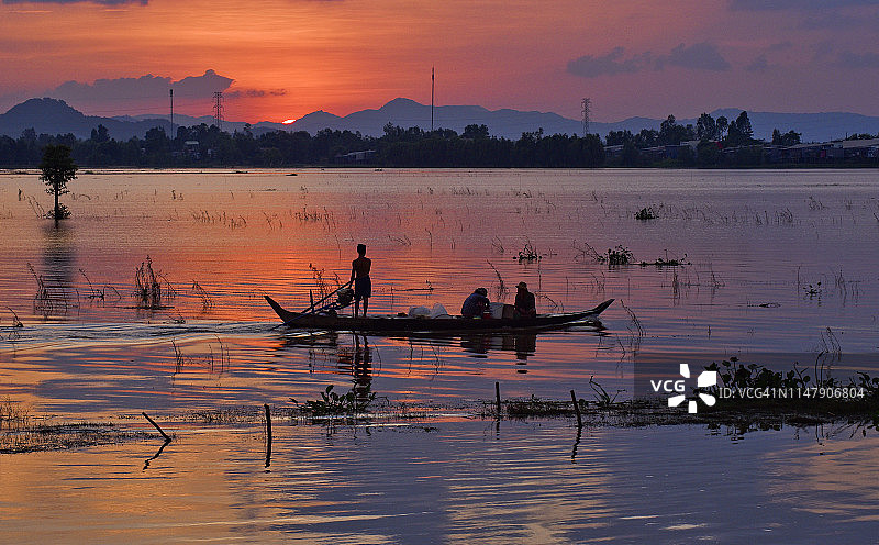 河上的日落图片素材