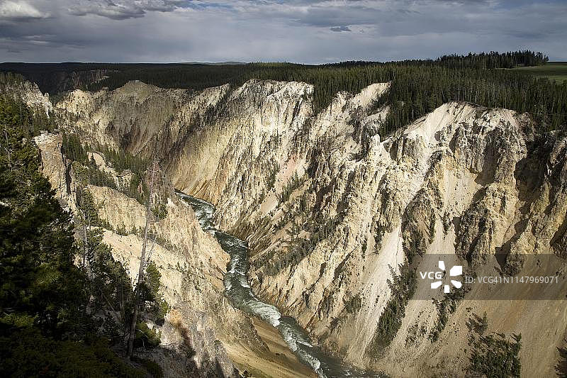 美国怀俄明州黄石国家公园的黄石大峡谷图片素材