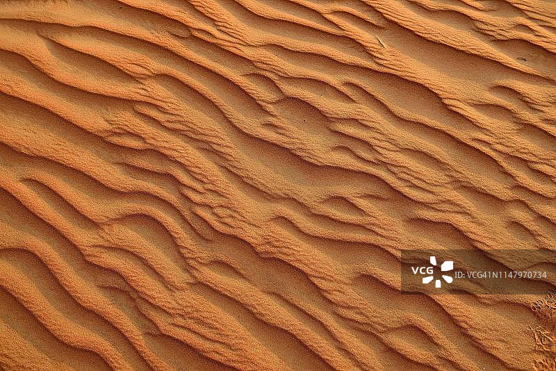 鲁卜哈利沙漠沙丘上的沙纹结构，阿曼佐法尔图片素材