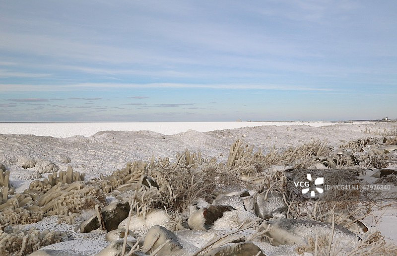 伊利湖及其海岸的冰冻景观图片素材