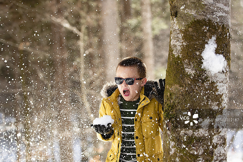 打雪仗！图片素材