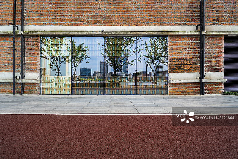 步行街上的高档商店图片素材