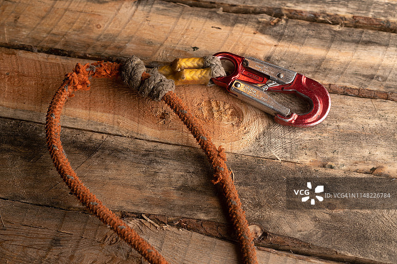 损坏的攀岩绳图片素材