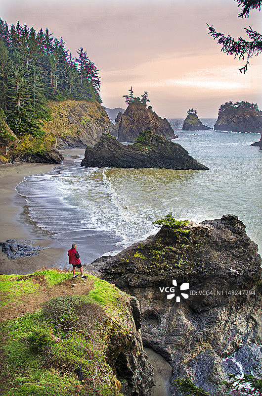 俄勒冈海岸的活力老年人图片素材