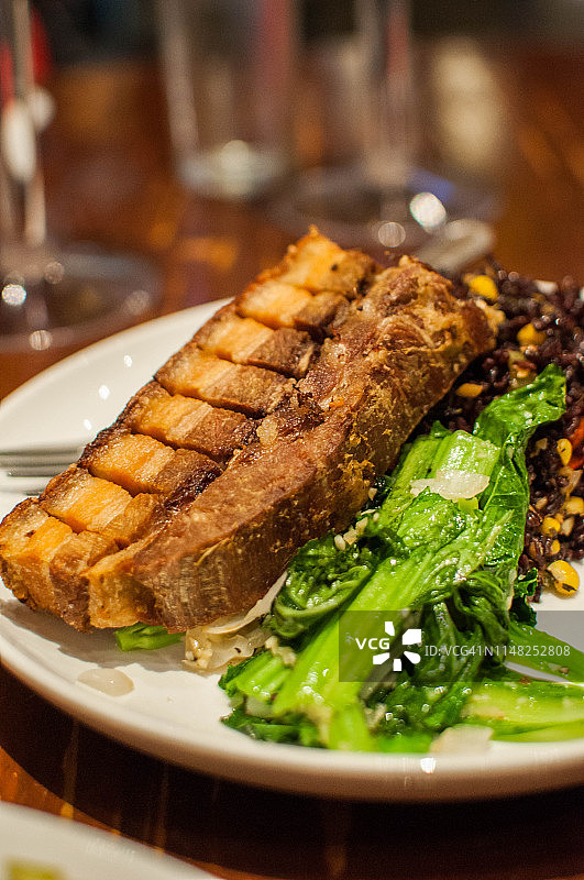 烤猪五花肉糙米美食图片素材