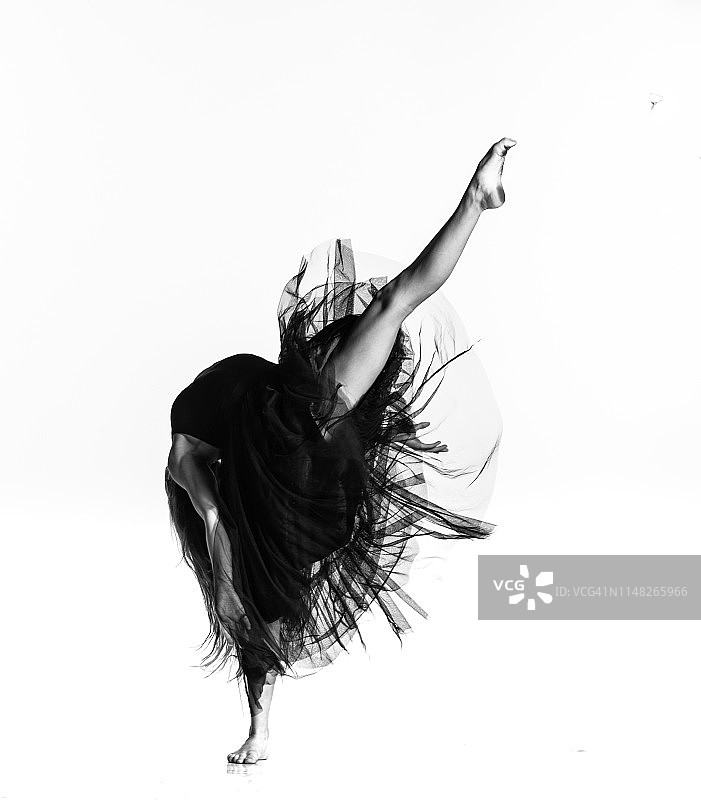 白色背景上的舞者图片素材