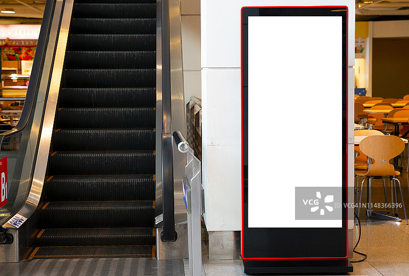 机场的空白广告牌海报，机场的空置广告牌图片素材