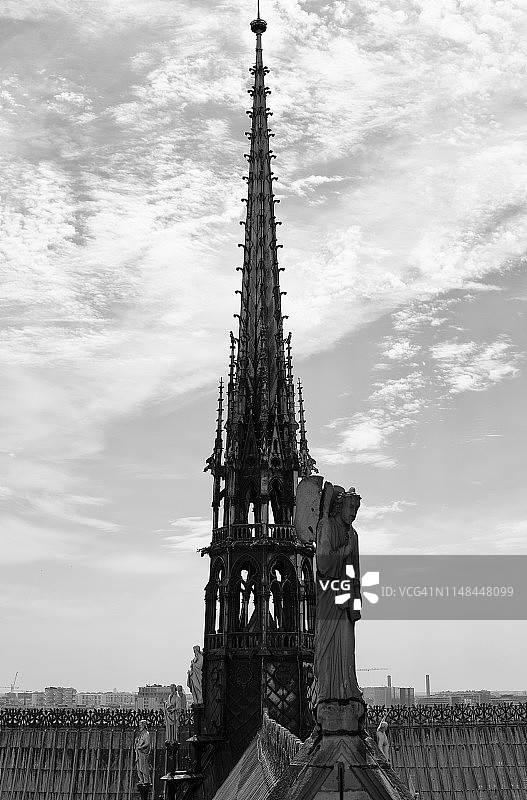 巴黎圣母院尖顶图片素材