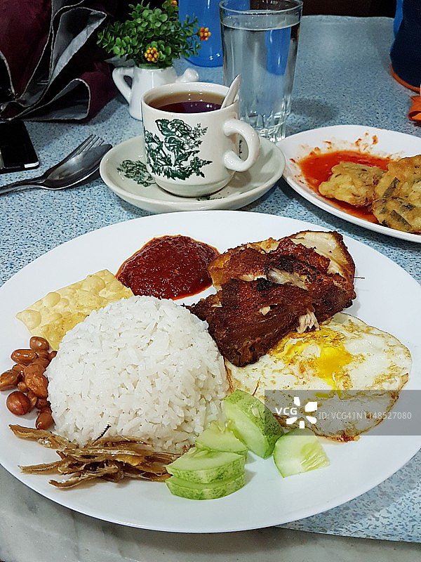 著名的马来西亚风味早餐椰浆饭图片素材