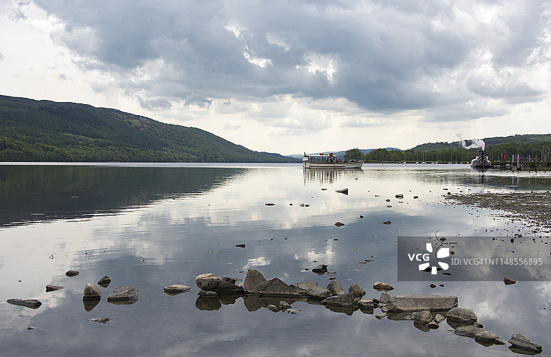 科尼斯顿湖上的游船图片素材