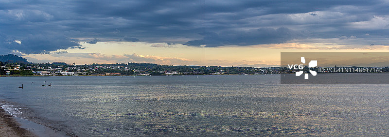 陶波湖日落景色图片素材