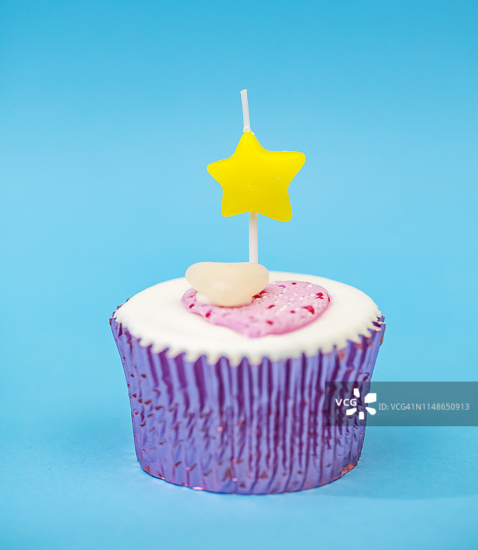 生日快乐纸杯蛋糕图片素材