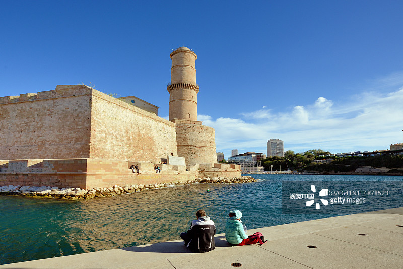 法国马赛旧港入口处的法纳尔塔和圣让堡（1644年）图片素材