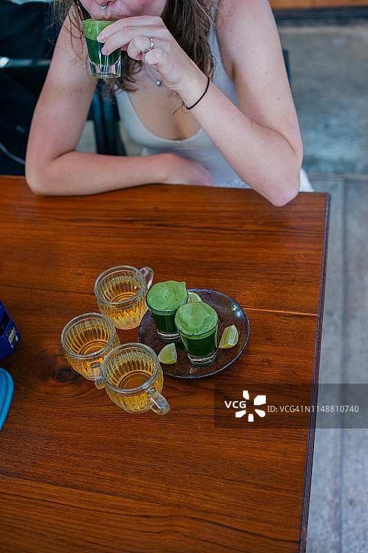 小麦草与草本茶饮图片素材