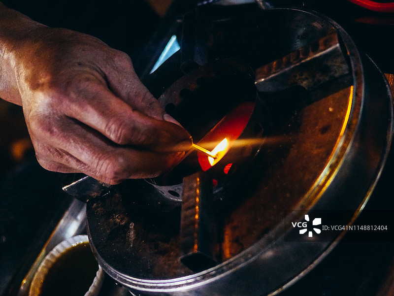 点燃燃气灶图片素材