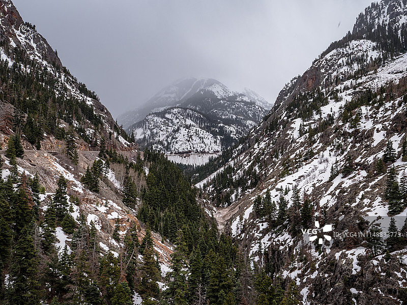 美国乌雷：贝尔克里克瀑布的科罗拉多山脉图片素材