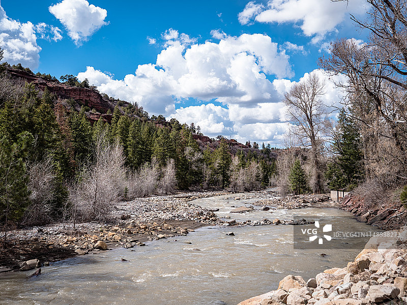 美国锡尔弗顿：冬季末被白雪覆盖的小镇图片素材