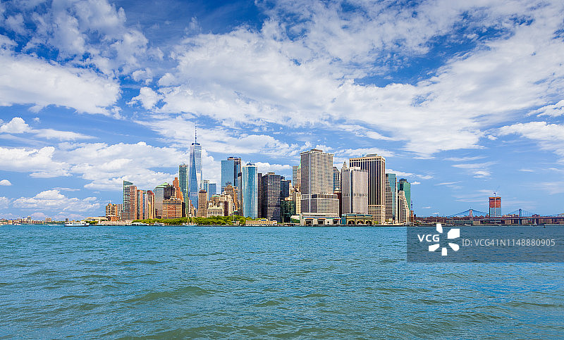 纽约市天际线，含曼哈顿金融区和世贸中心图片素材