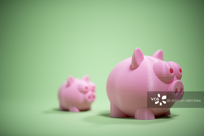 大小不同的3D打印储蓄罐图片素材