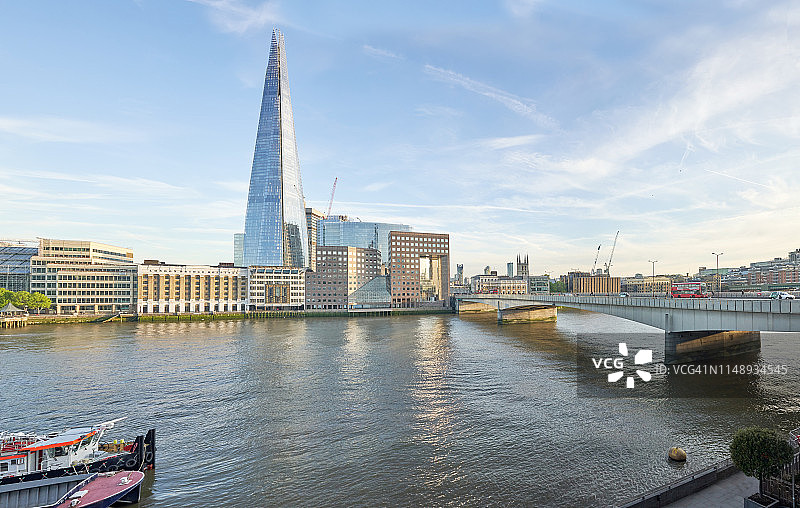 泰晤士河上的伦敦池塘高角度景观图片素材