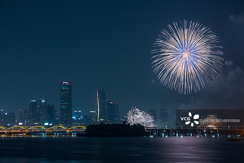 韩国首尔汝矣岛烟花节图片素材
