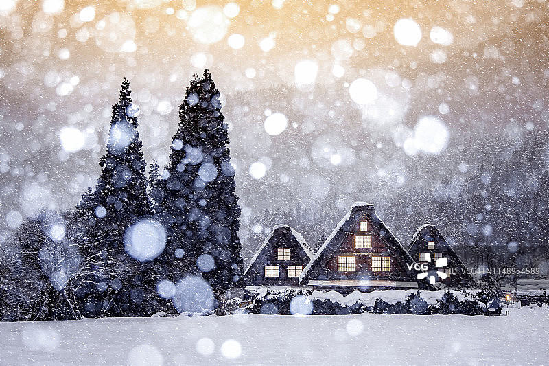 日本白川乡和五箇山的合掌村雪景图片素材