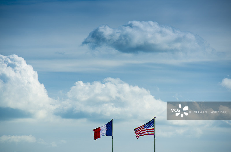 法国和美国国旗飘扬图片素材
