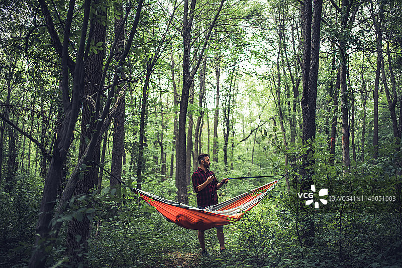 享受森林的宁静图片素材