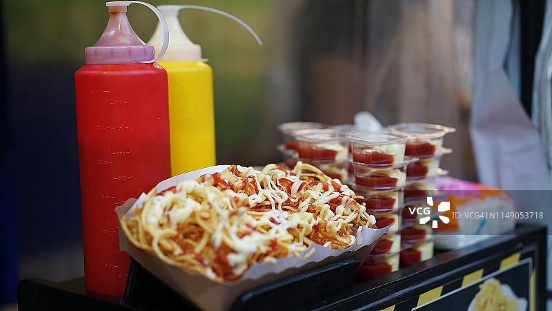 街头市场的炸薯条图片素材